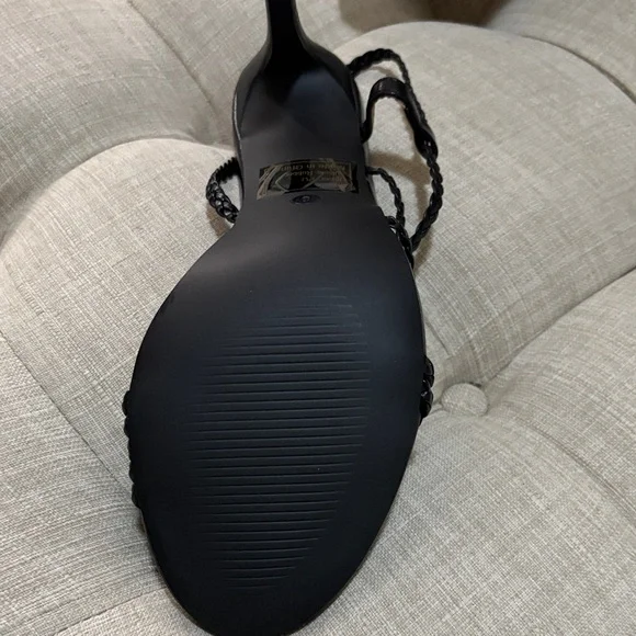 Olivia Miller Elegant Black Braided Sandals - Picture 4 of 4